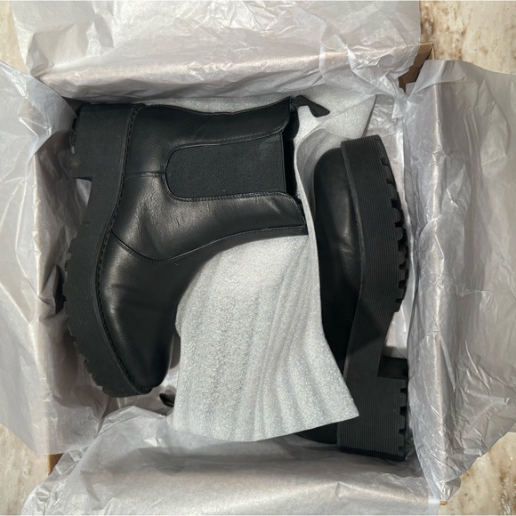 Dirty Laundry Margo Ankle Boots (6) - Picture 9 of 9